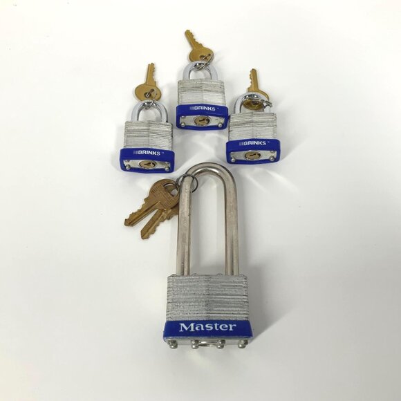 Lot of 4 Vintage Padlocks Master & Brinks Cut Resistant Long & Short Brass Keys - Picture 1 of 5